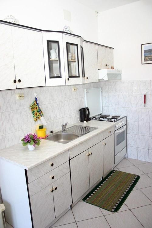 Apartments Ivan Orlic Vinisce Bilik gambar