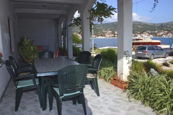 Apartments Ivan Orlic Vinisce Bilik gambar